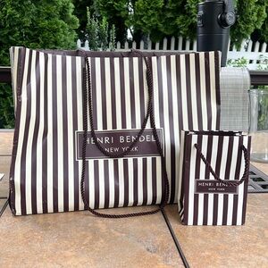 Henri Bendel shopping bags set of 2